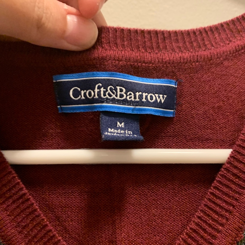 Wine-colored sweater vest with argyle pattern